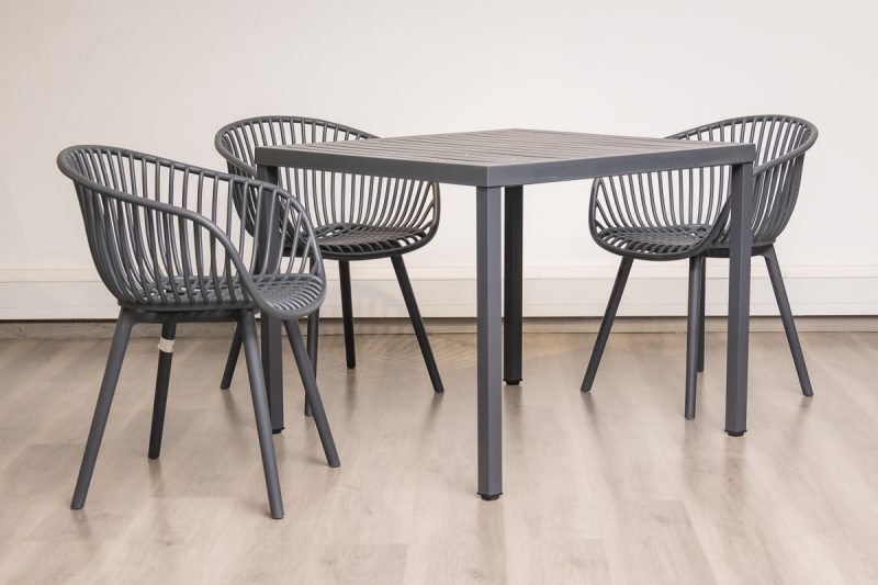 steve plastic top table + 4 ariel chairs