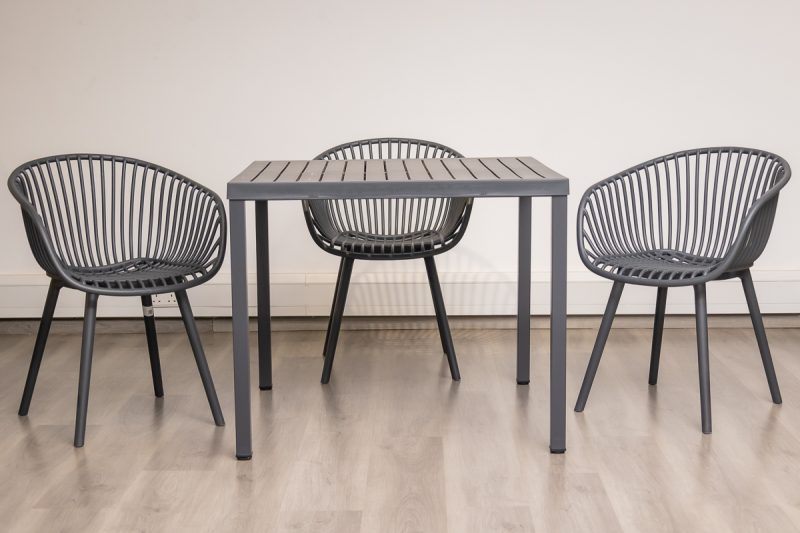 steve plastic top table + 4 ariel chairs