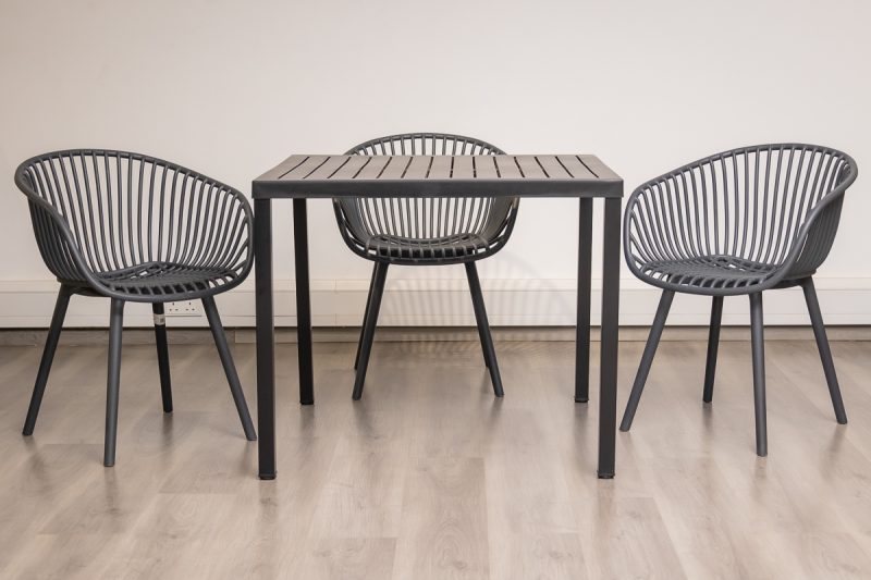steve plastic top table + 4 ariel chairs