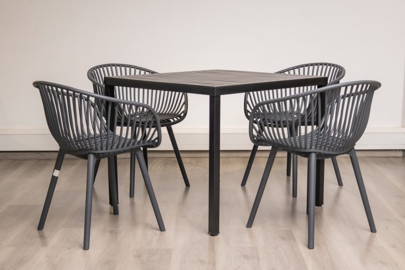 steve plastic top table + 4 ariel chairs