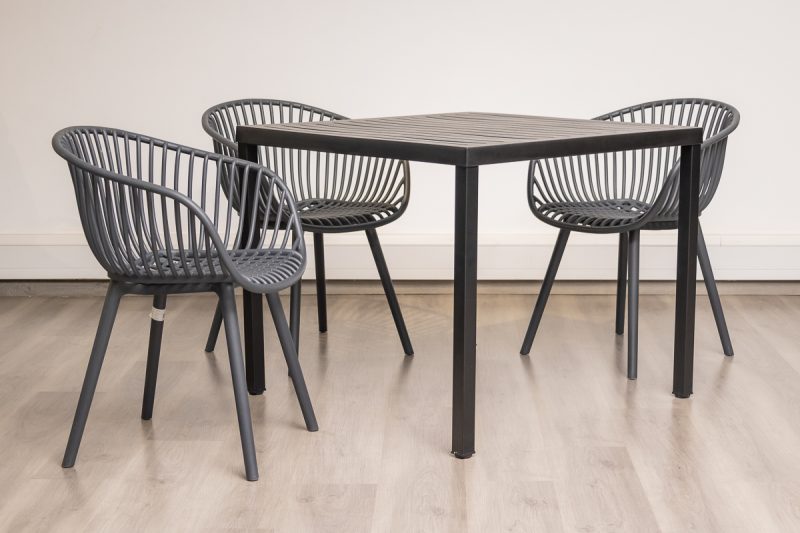 steve plastic top table + 4 ariel chairs