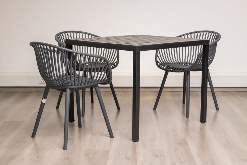 steve plastic top table + 4 ariel chairs