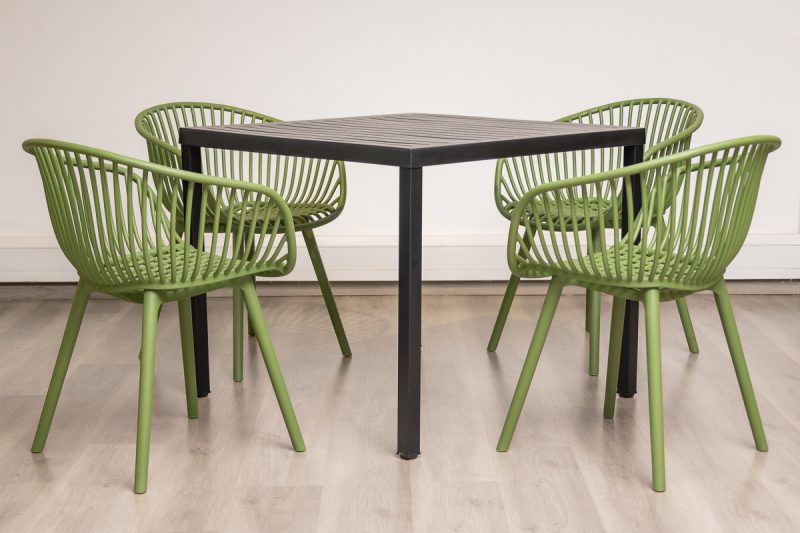 steve plastic top table + 4 ariel chairs