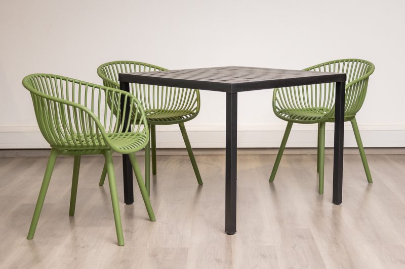 steve plastic top table + 4 ariel chairs