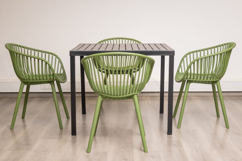 steve plastic top table + 4 ariel chairs