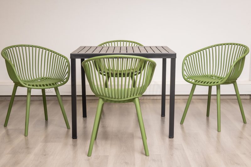 steve plastic top table + 4 ariel chairs