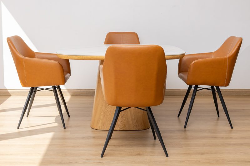 siya dining table + 4 belfast chairs