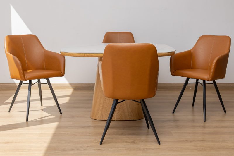 siya dining table + 4 belfast chairs