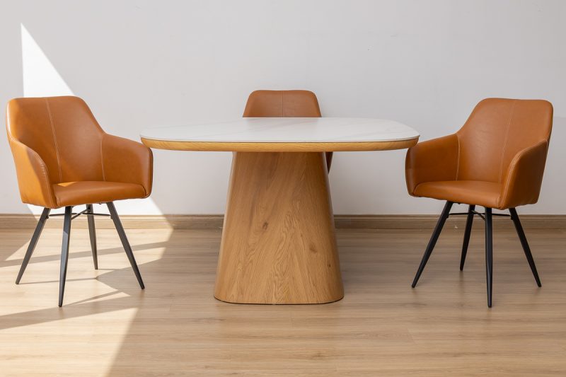 siya dining table + 4 belfast chairs