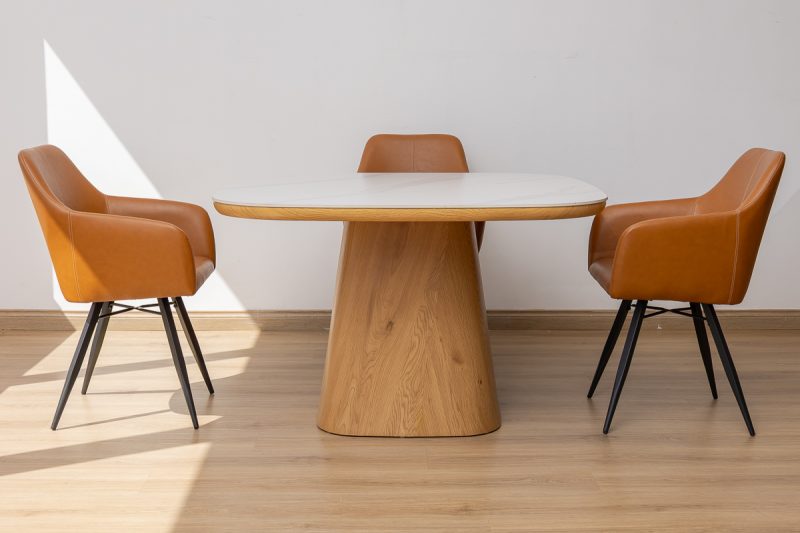 siya dining table + 4 belfast chairs