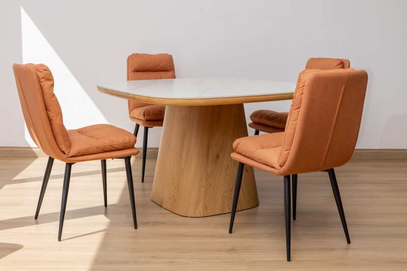 siya dining table + 4 mimo chairs