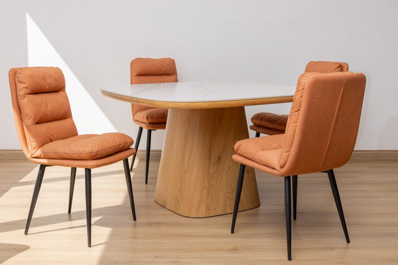 siya dining table + 4 mimo chairs