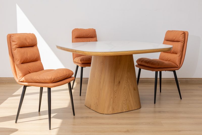 siya dining table + 4 mimo chairs