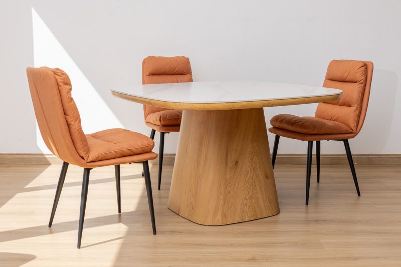 siya dining table + 4 mimo chairs