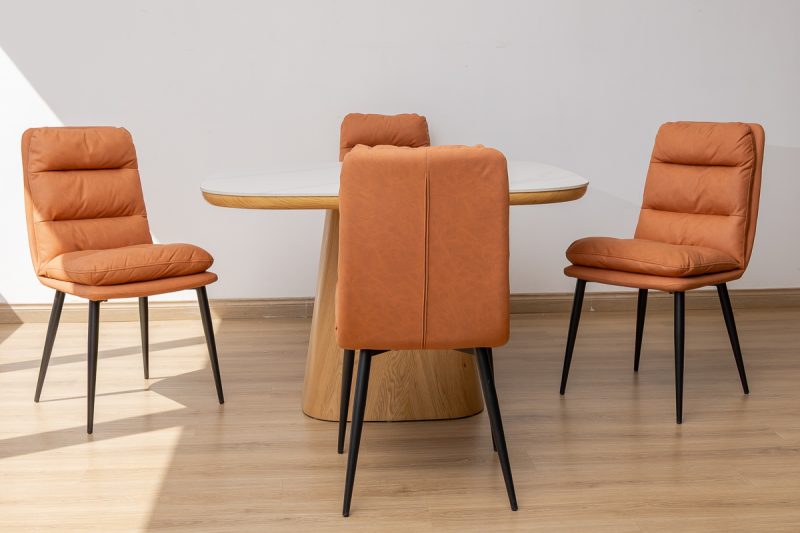 siya dining table + 4 mimo chairs