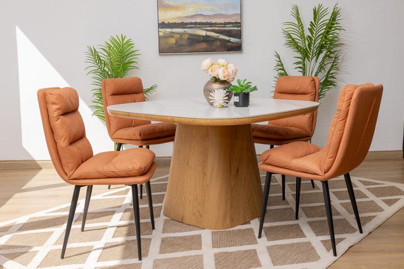 siya dining table + 4 mimo chairs