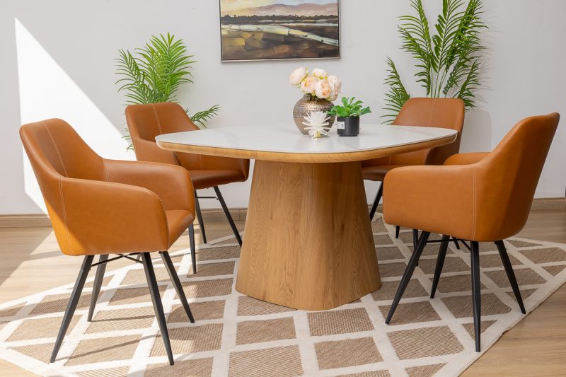 siya dining table + 4 belfast chairs