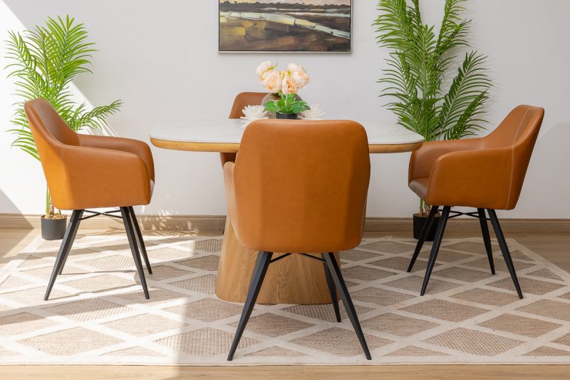 siya dining table + 4 belfast chairs