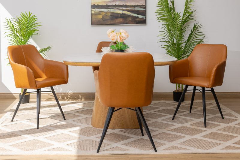 siya dining table + 4 belfast chairs