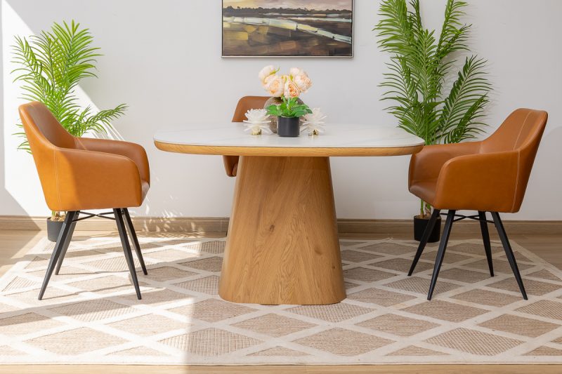 siya dining table + 4 belfast chairs