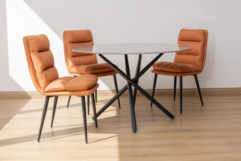karie dining table + 4 mimo chairs