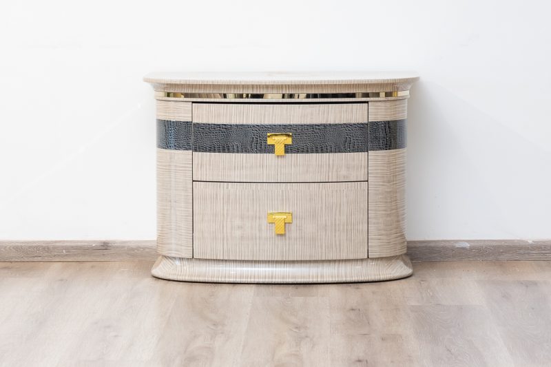 falcon king bed + 2 nightstands