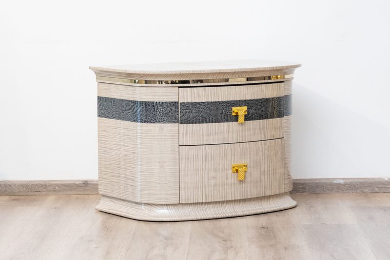 falcon king bed + 2 nightstands