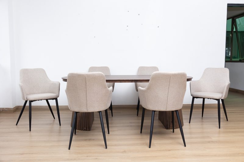 gemini dining table + 6 rum chairs