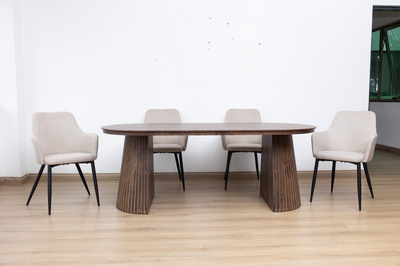 gemini dining table + 6 rum chairs