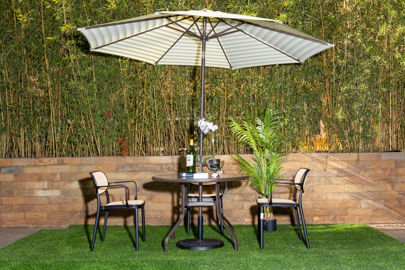 naivasha 4 seater outdoor dining table + 4 crossby chairs + umbrella