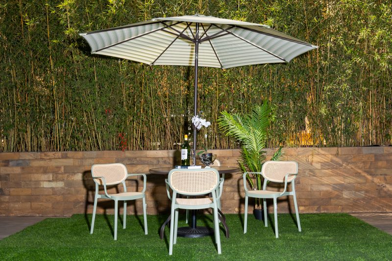 naivasha 4 seater outdoor dining table + 4 crossby chairs + umbrella