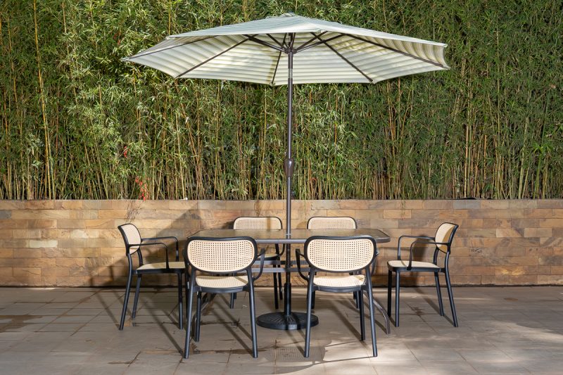 naivasha outdoor dining table + 6 crossby chairs + umbrella