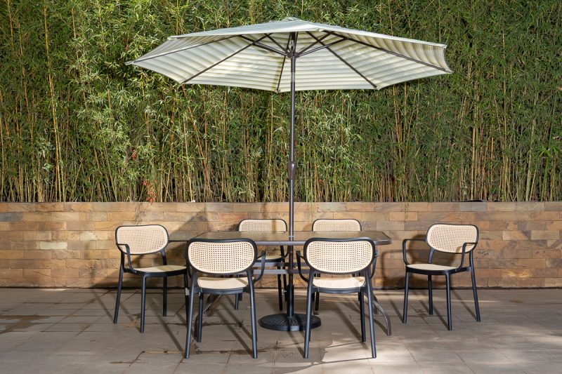 naivasha outdoor dining table + 6 crossby chairs + umbrella