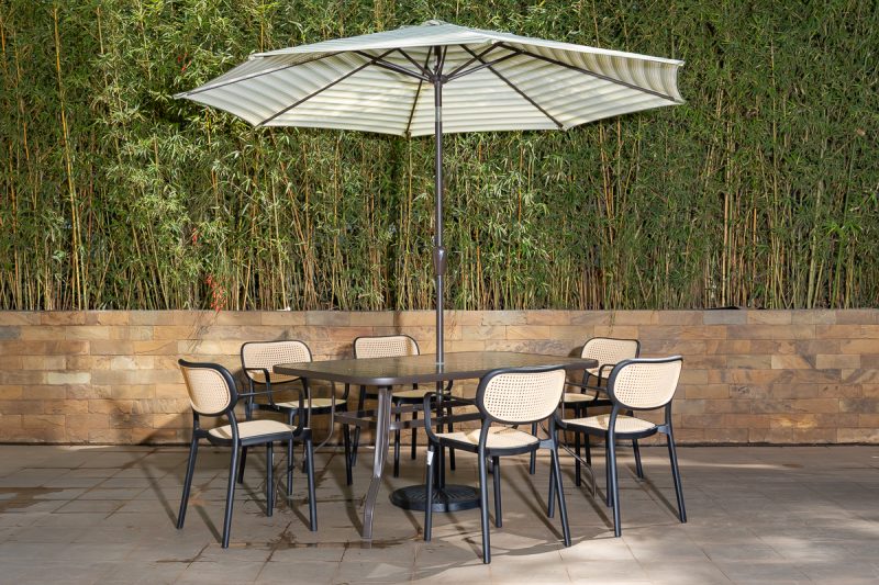 naivasha outdoor dining table + 6 crossby chairs + umbrella