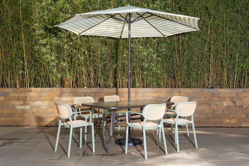 naivasha outdoor dining table + 6 crossby chairs + umbrella