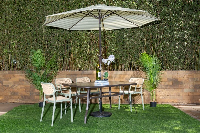 naivasha outdoor dining table + 6 crossby chairs + umbrella