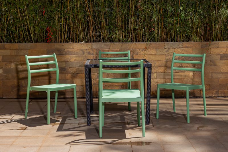 trevor outdoor dining table + 4 trent chair