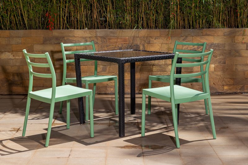 trevor outdoor dining table + 4 trent chair