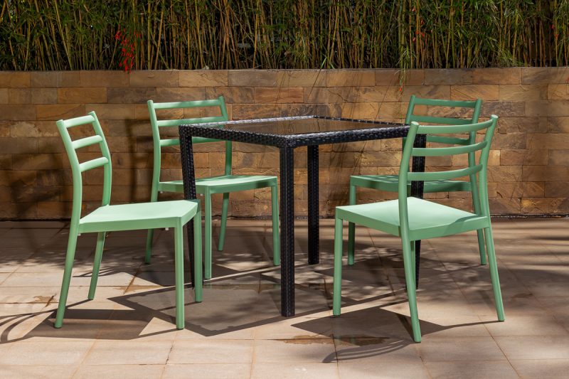 trevor outdoor dining table + 4 trent chair