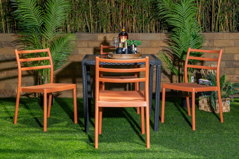 trevor outdoor dining table + 4 trent chairs