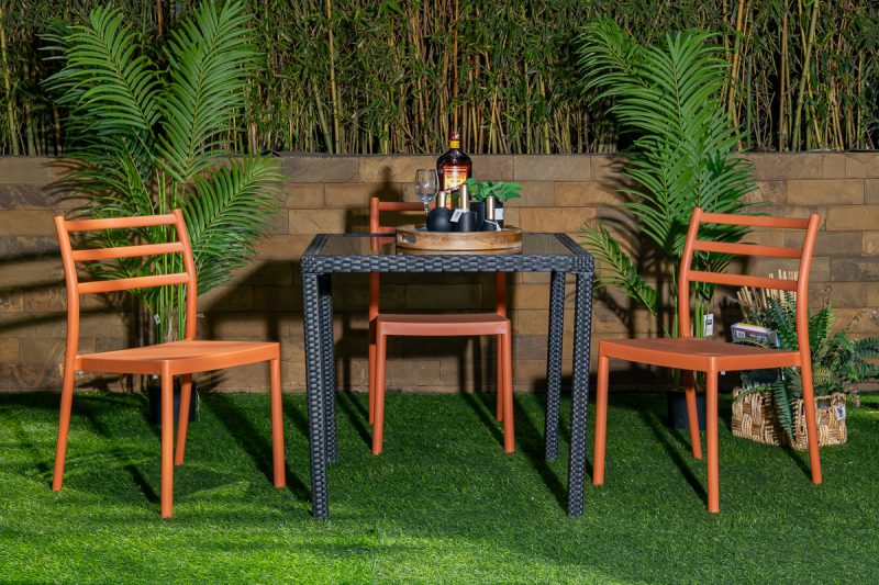 trevor outdoor dining table + 4 trent chairs