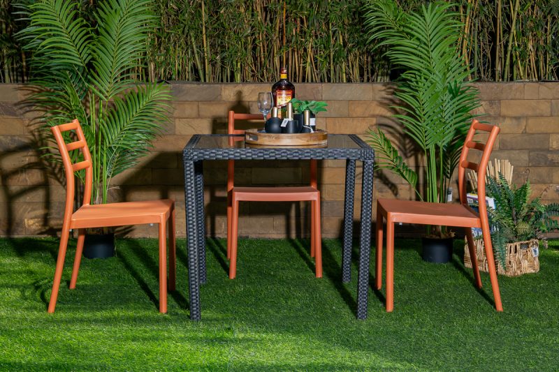 trevor outdoor dining table + 4 trent chairs