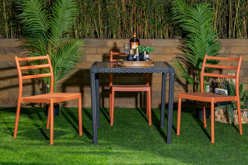 trevor outdoor dining table + 4 trent chairs