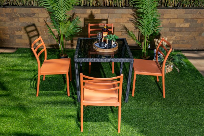 trevor outdoor dining table + 4 trent chairs