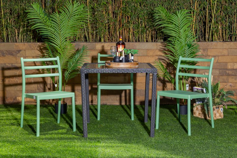 trevor outdoor dining table + 4 trent chair