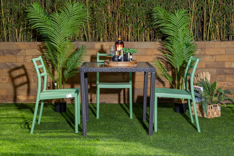 trevor outdoor dining table + 4 trent chair
