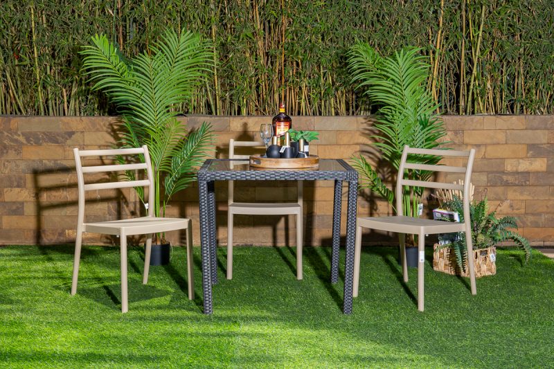 trevor outdoor dining table + 4 trent chairs
