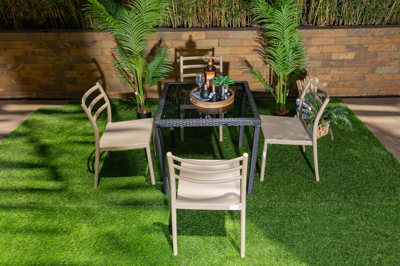 trevor outdoor dining table + 4 trent chairs