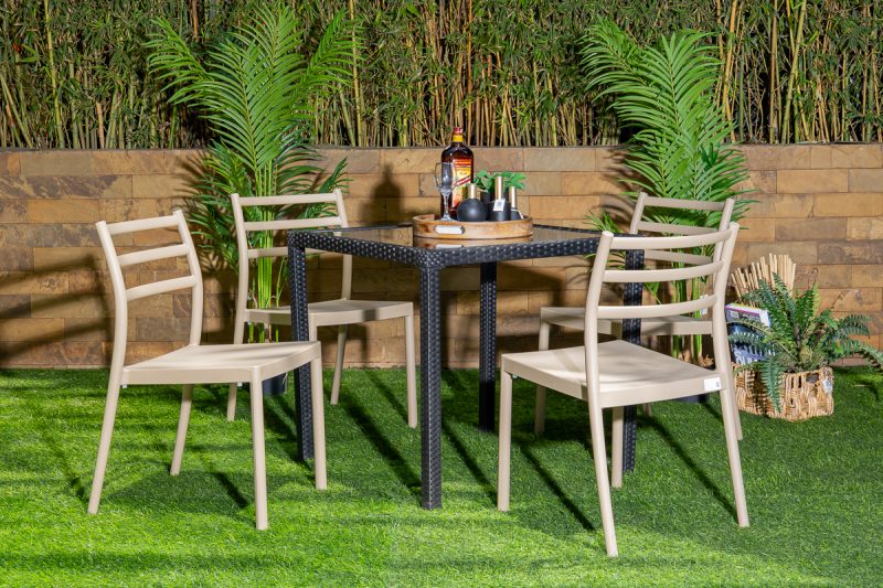 trevor outdoor dining table + 4 trent chairs