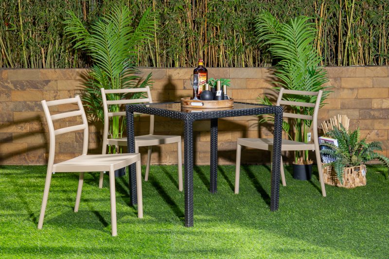 trevor outdoor dining table + 4 trent chairs